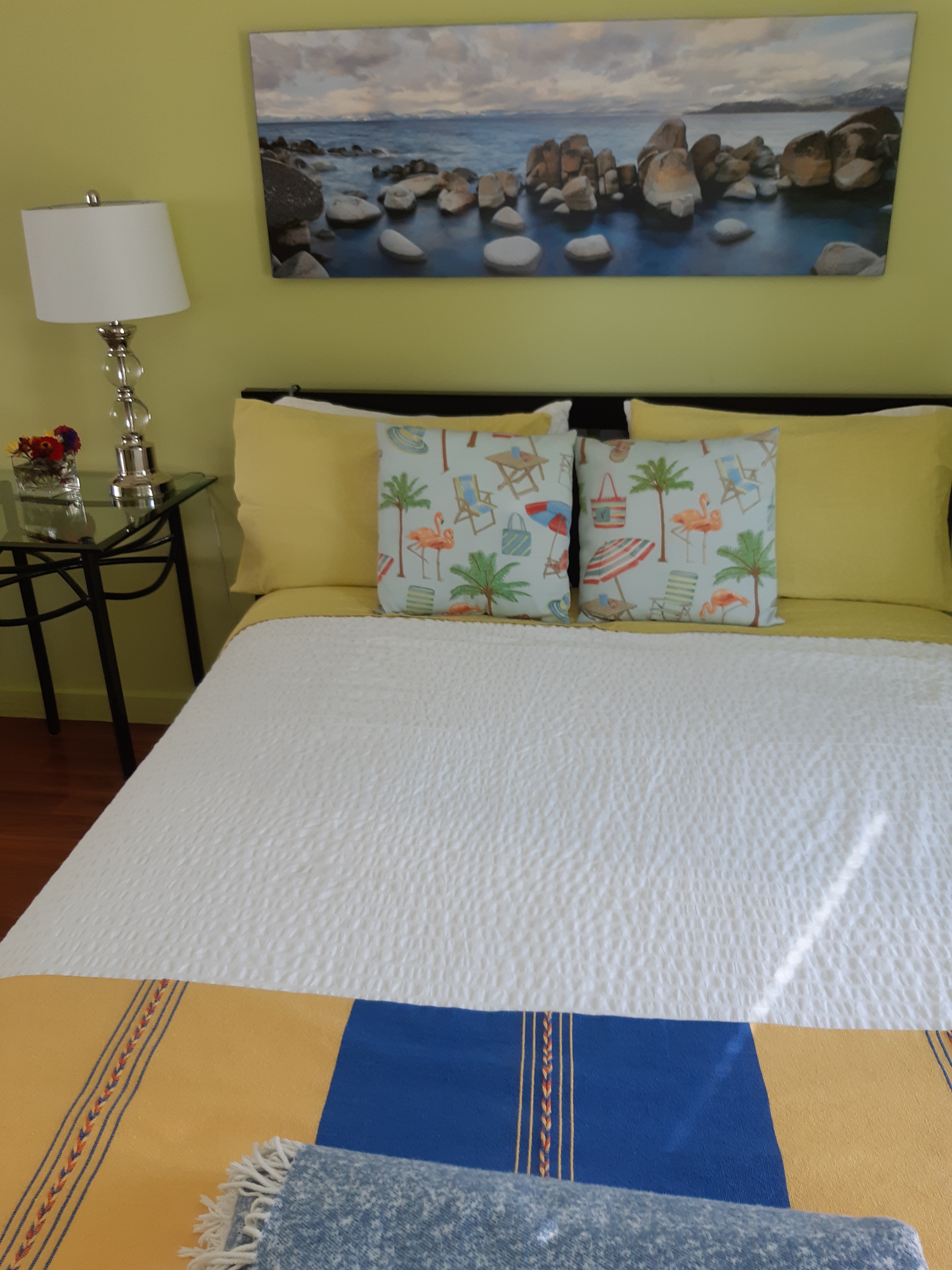 Ivy Room queen bed